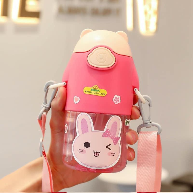 Bình Đựng Nước Ngộ Nghĩnh 650ML Tích Hợp Ống Hút Có Quai Đeo Tặng Kèm Sticker Đáng Yêu