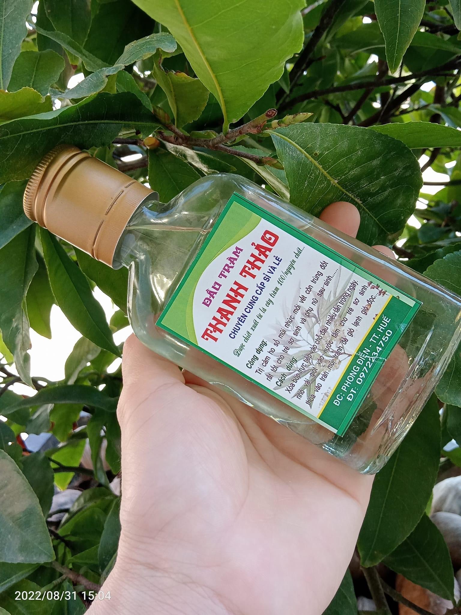 Dầu tràm Huế nguyên chất loại 1 ,chai 100ml , rất tốt cho trẻ nhỏ và người lớn , giúp thanh lọc không khí , xua đuổi các loại côn trùng chăm sóc và bảo vệ sức khỏe cho cả nhà