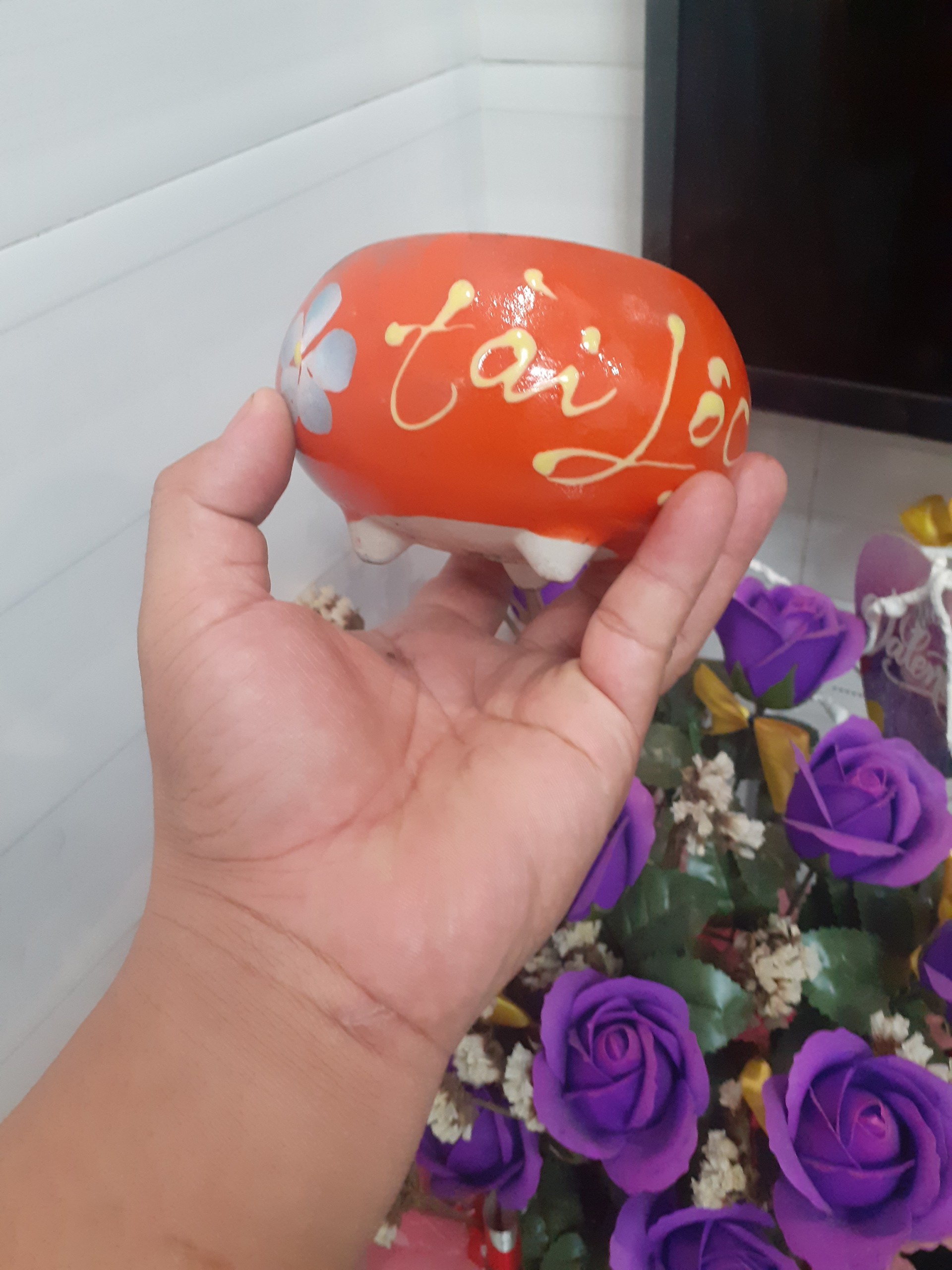 Chậu tròn tài lộc có chân đế cam lè nè