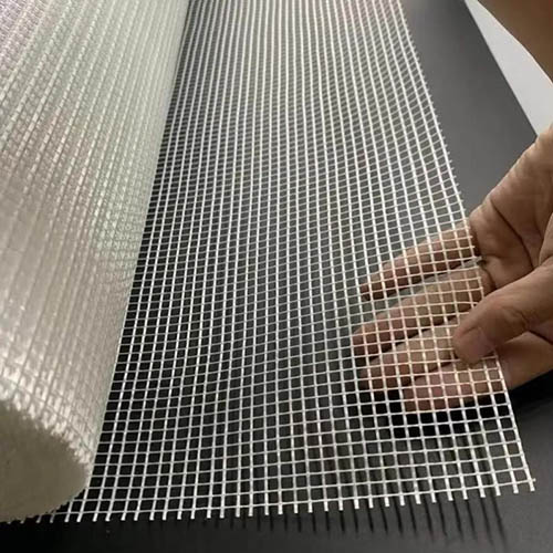 Lưới thủy tinh gia cường dùng để chống thấm đường kính lưới 3x3mm  ( kích thước cuộn 1m x 10m )