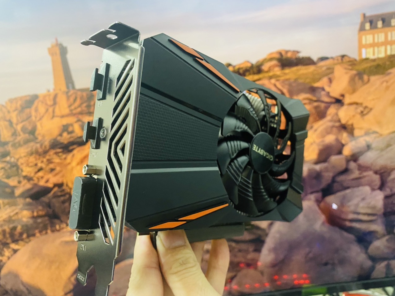 VGA (Cạc màn hình) GIGABYTE NVIDIA GeForce GTX 1050 2GI/D5/1FAN - HÀNG CHÍNH HÃNG