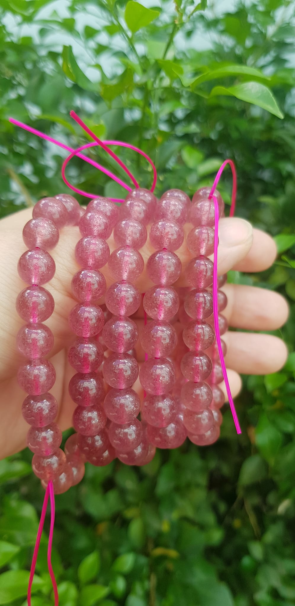 Vòng tay đá Thạch anh dâu hồng tự nhiên Size hạt 9mm xinh xắn hợp Nữ mệnh hỏa mệnh thổ đeo may mắn tài lộc trẻ trung xinh xắn tay ạ