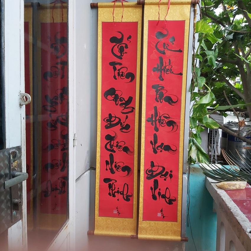 Câu đối tổ tiên. Kích thước lớn 30cm x 160cm. Đối biểu lụa thư pháp. Quà tặng ông bà, cha mẹ, quà tết