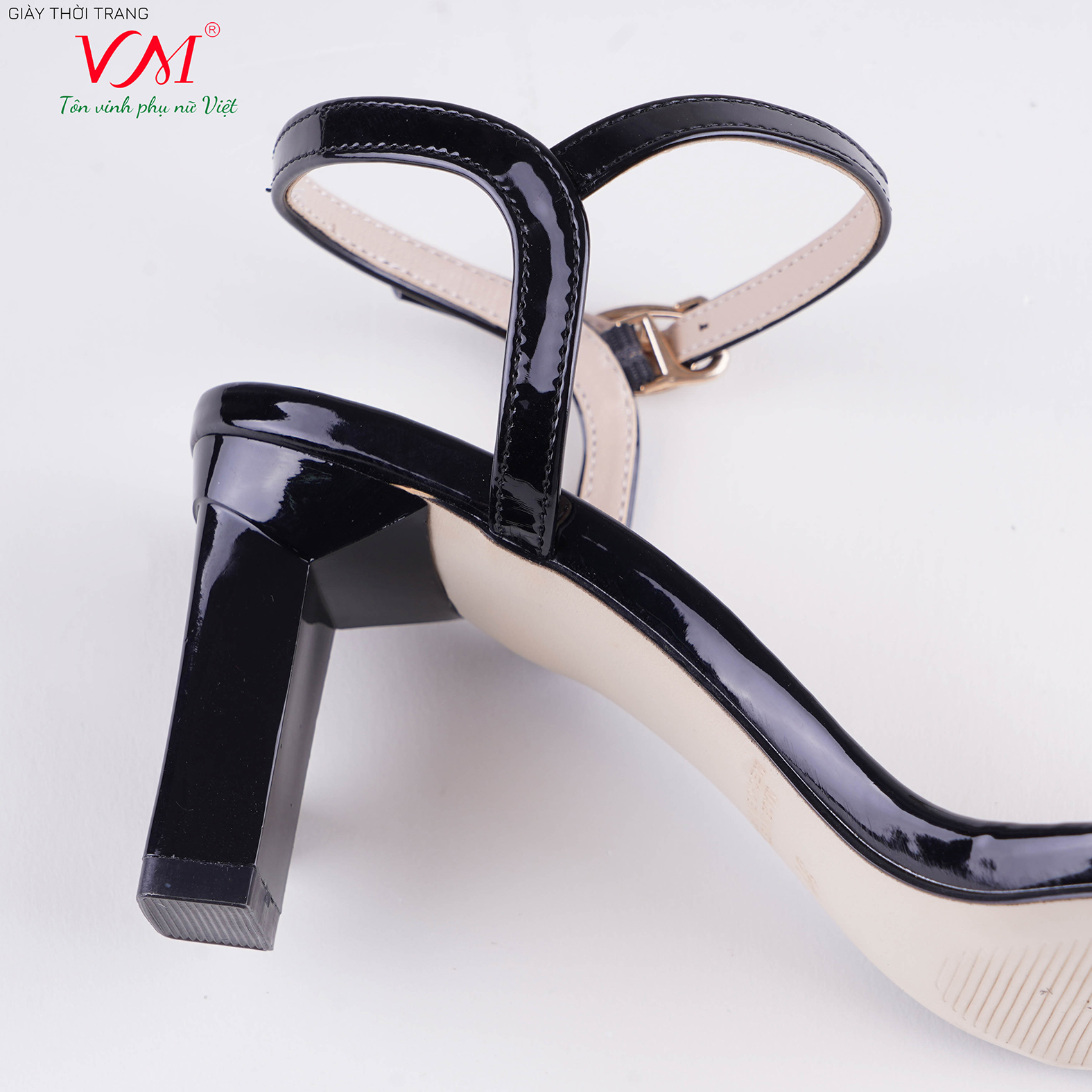 Sandal cao gót nữ, chiều cao gót 7CM, da Tổng hợp bóng, êm ái, bền chắc và thời trang. Mũi Vuông, gót Vuông, sang trọng và chắc chắn, thiết kế hiện đại, tinh tế, thời trang: SD.MT01.7F