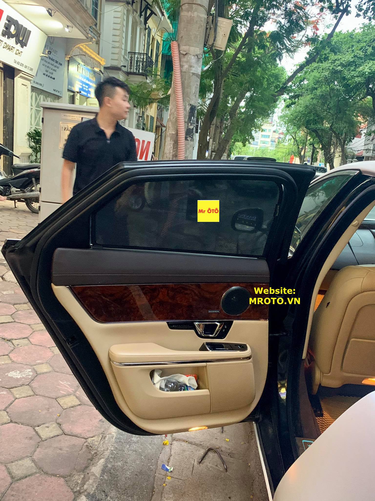 Rèm Che nắng xe Jaguar XJL 1 có hút nam châm, Vải dày dặn, chống nắng tuyệt đối, dễ dàng lắp đặt