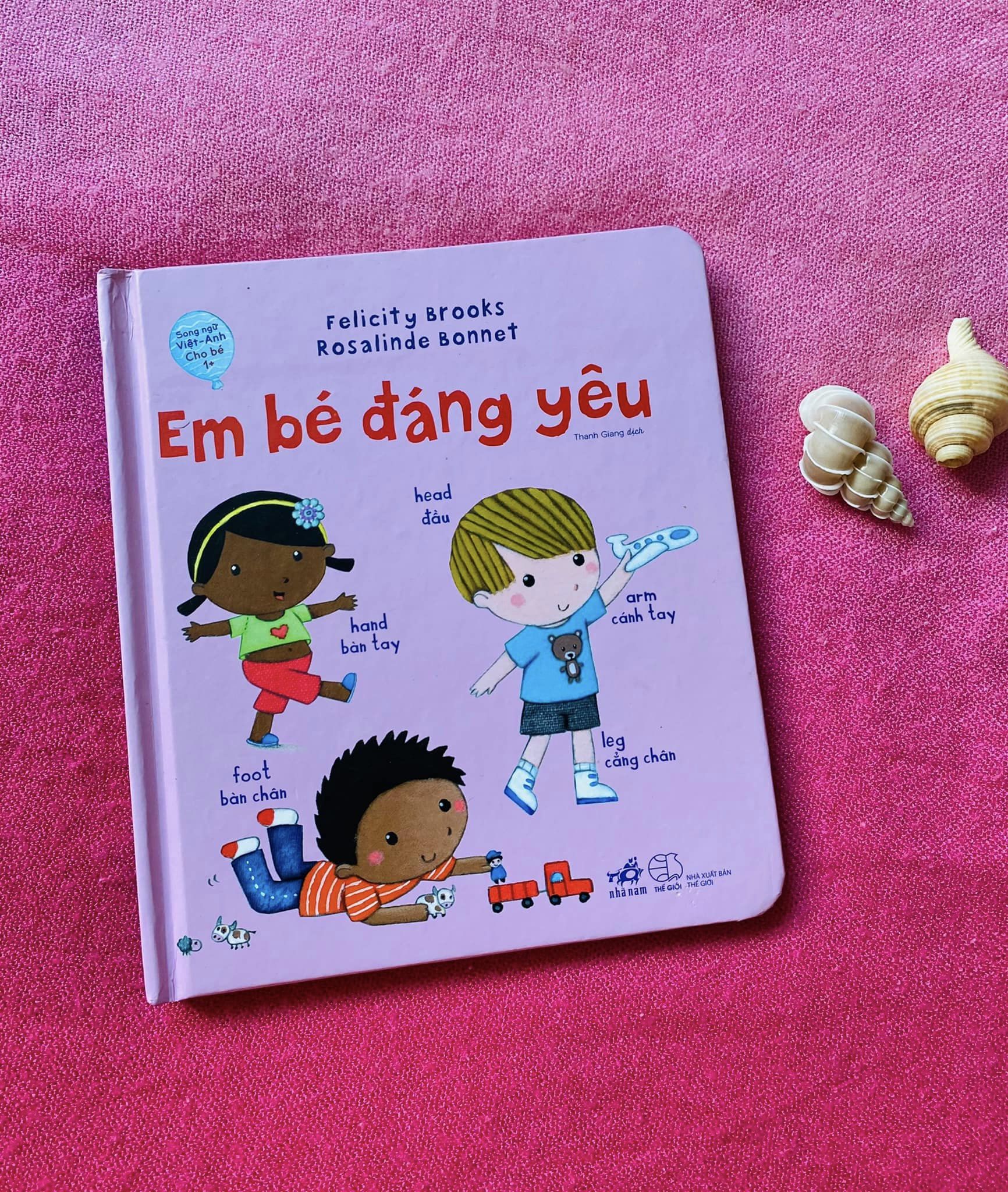 Em Bé Đáng Yêu - Sách Song Ngữ Việt Anh Cho Bé 1+