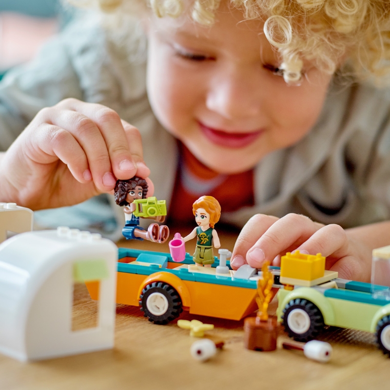 Đồ Chơi LEGO Kì Nghỉ Cắm Trại Cùng Autumn & Aliya 41726