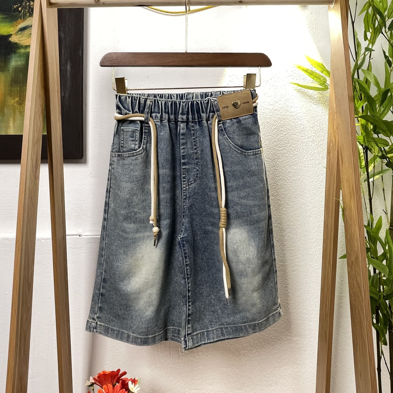 Quần jean bé gái lửng size đại 9-14 tuổi hình trái tim và LOGO vải cao cấp kiểu dáng thời trang