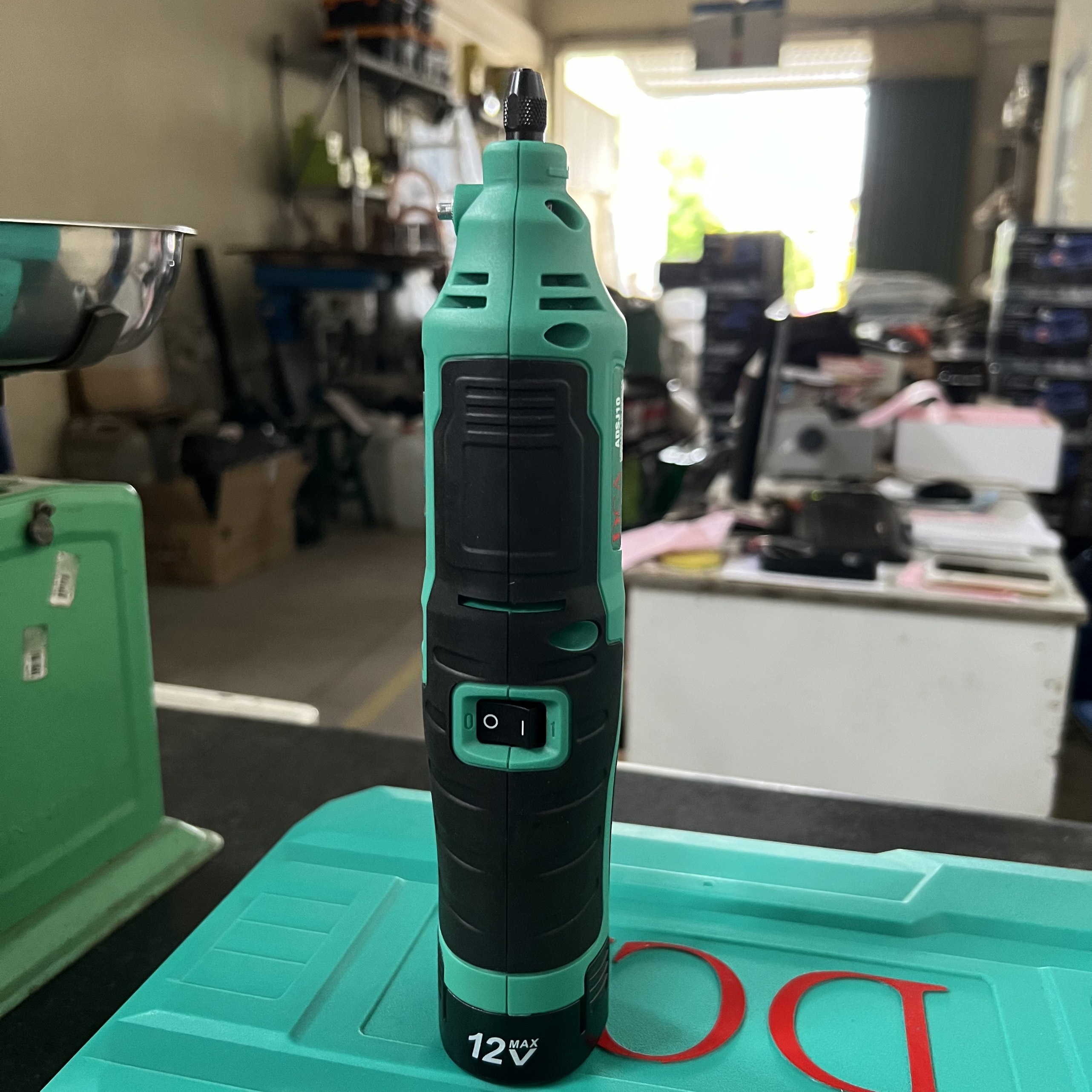 Máy mài khuôn DCA dùng pin 12V/2.0Ah ADSJ10EK