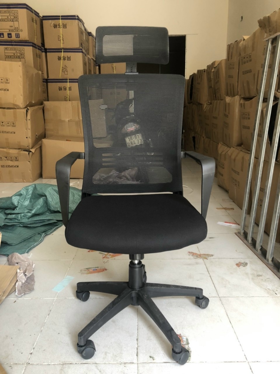 GHẾ VĂN PHÒNG CÓ TỰA ĐẦU CHÂN MÃ GD402