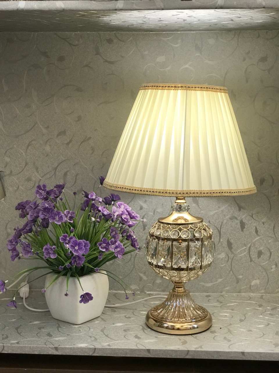 Đèn bàn - đèn ngủ để bàn pha lê cao cấp - đèn bàn trang trí hiện đại 2 chế độ MB8658