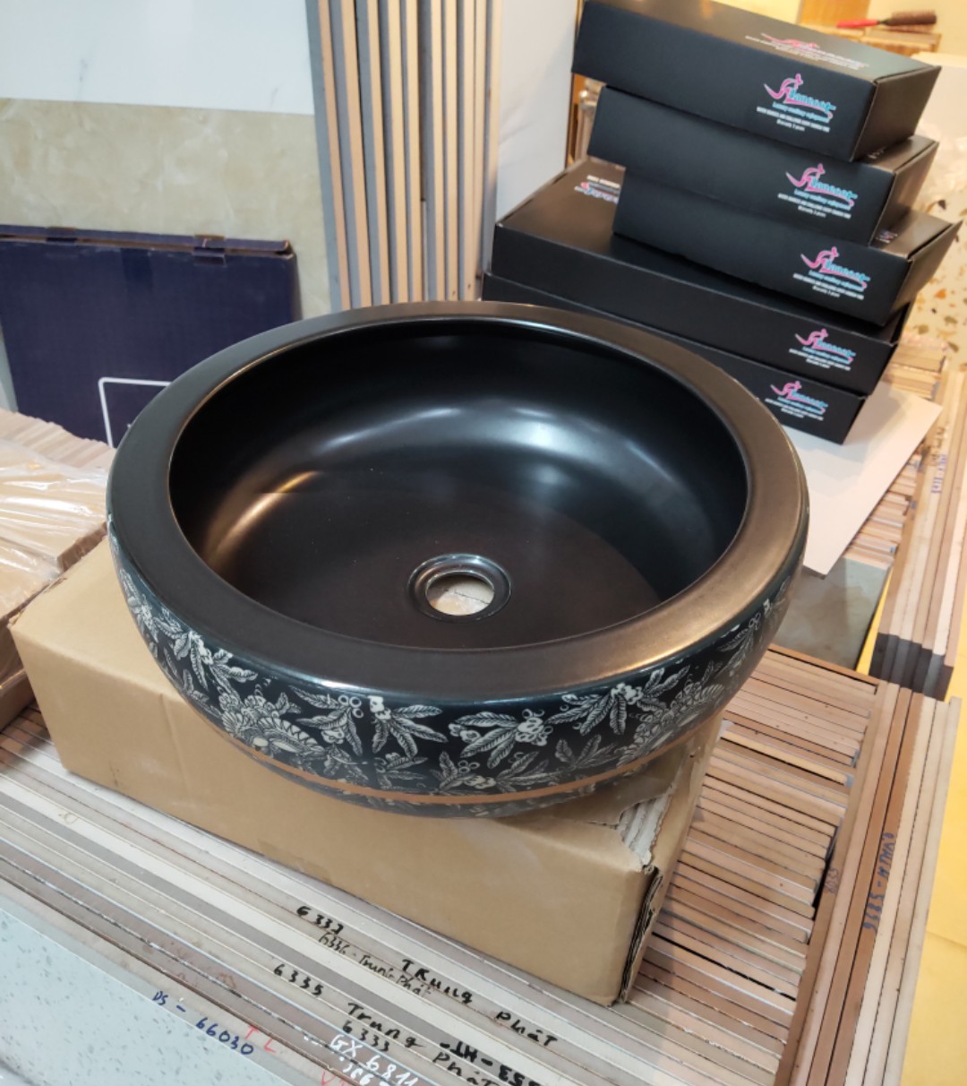 CHẬU RỬA MẶT LAVABO GỐM SỨ ĐẶT BÀN HÌNH TRÒN HỌA TIẾT HOA VĂN