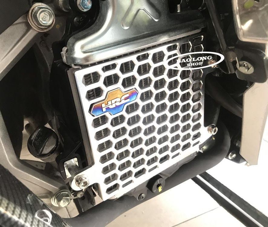 Che két nước hợp kim nhôm HRC dành cho Vario , Click thái , Sh, Airblade màu Bạc ...(loại dày) màu bạc Có tem Titan