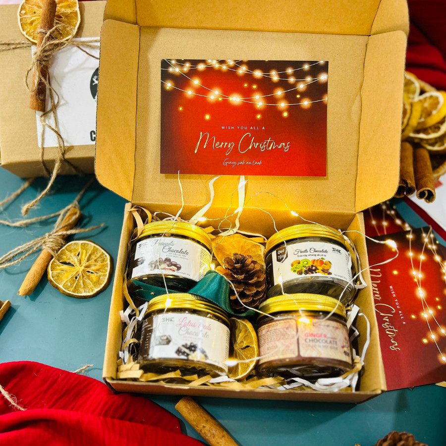 Quà tặng Giáng sinh, Noel - SHE Chocolate. Socola, nơ Xanh lá, thiệp Giáng sinh. Quà tặng đặc biệt