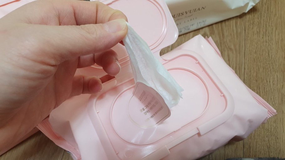 Khăn ướt cho bé LOUISVUIAN (100 miếng/gói) chiết xuất hoa hồng dịu nhẹ (chính hãng Hàn Quốc)