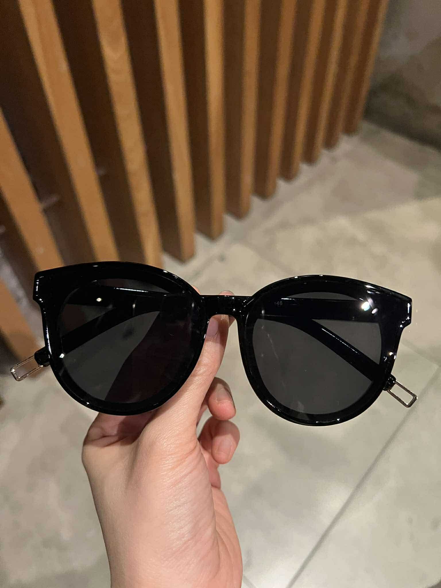 Kính râm Mắt tròn màu đen chống nắng uv