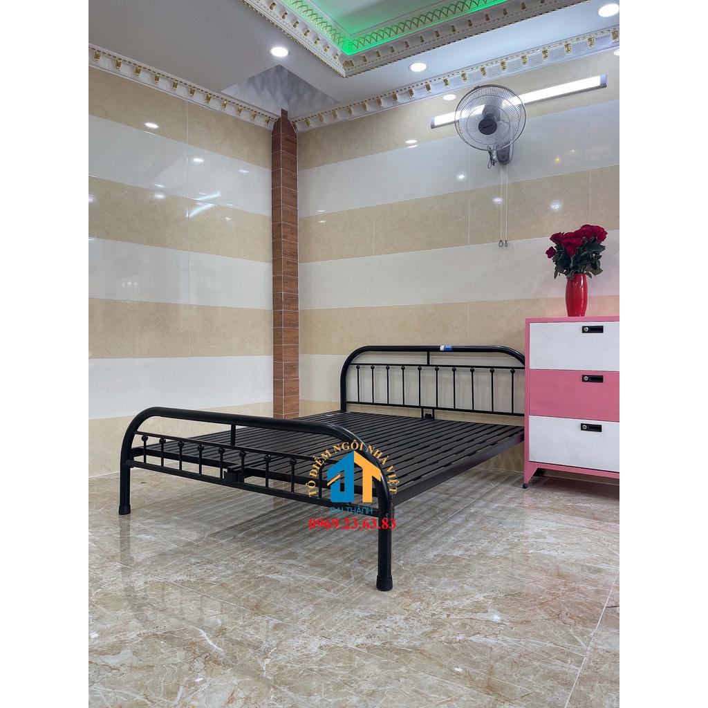 Giường sắt kiểu trân châu cách điệu 1m6x2m