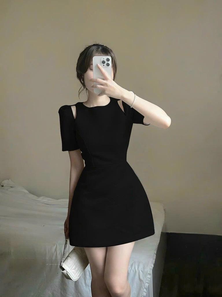 Đầm xòe khoét vai tay phồng kèm tag đá