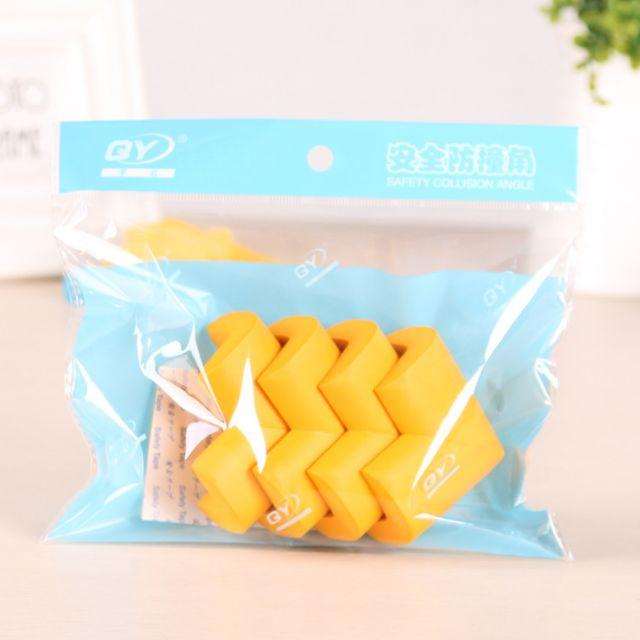 Bộ 4 mút xốp ốp góc bàn chống va đập an toàn cho bé