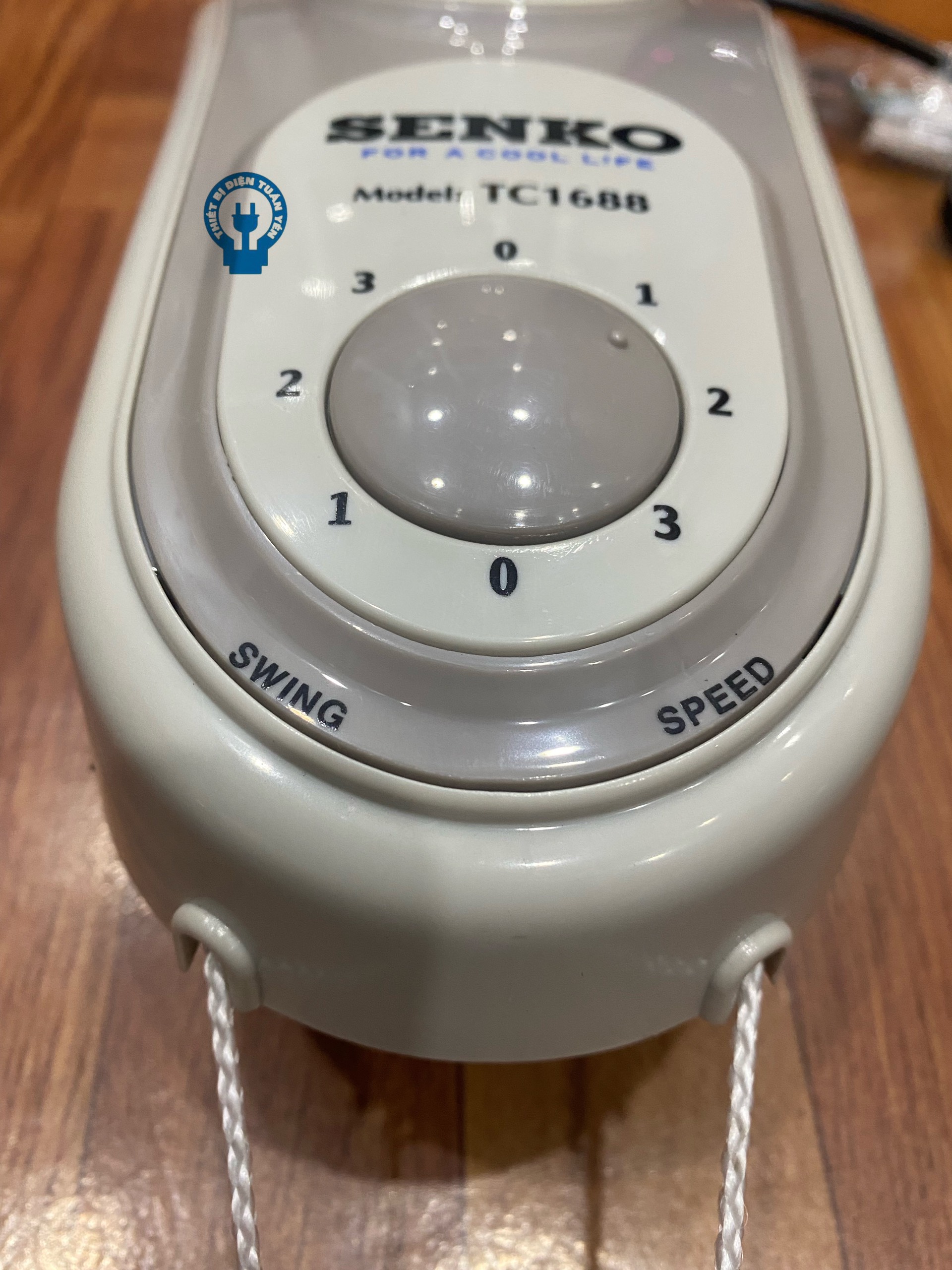 Quạt treo tường Senko TC1688 công suất 47W, mẫu mới 2022 - Giao màu ngẫu nhiên - Hàng chính hãng