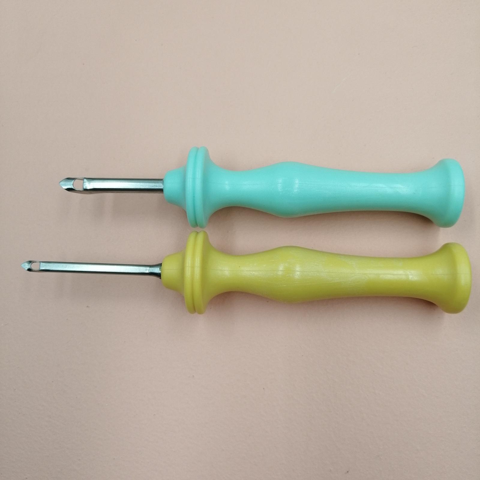 Embroidery Pen Sewing Embroidery Punch Comfortable Grip DIY Adult Rug Making Tool Punch for Embellishment Applique Beginner