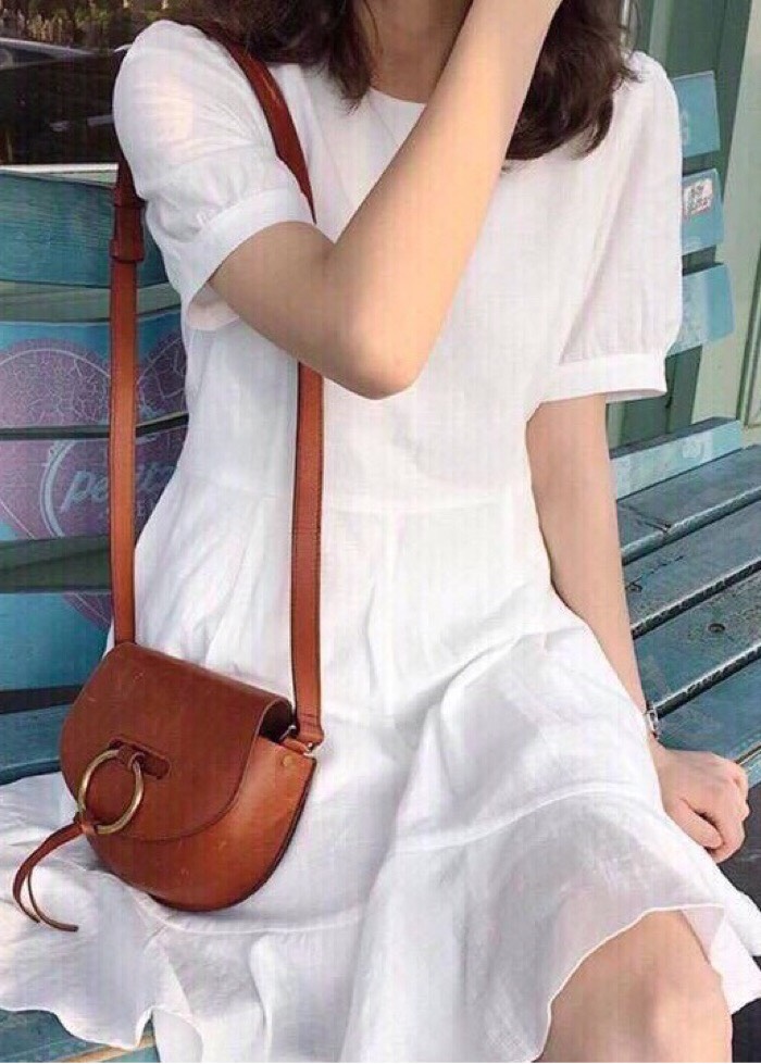 Đầm trắng đuôi cá cột eo