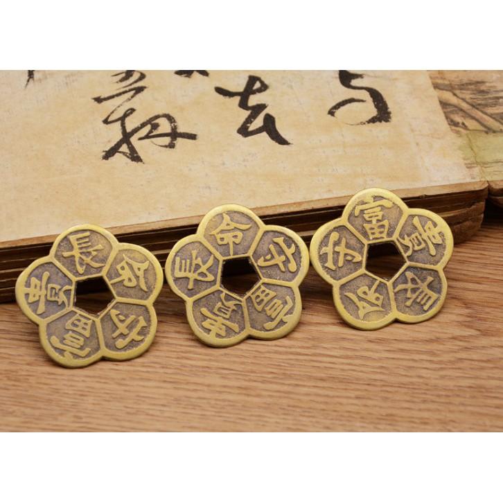 Đồng xu hoa mai hút tài lộc may mắn