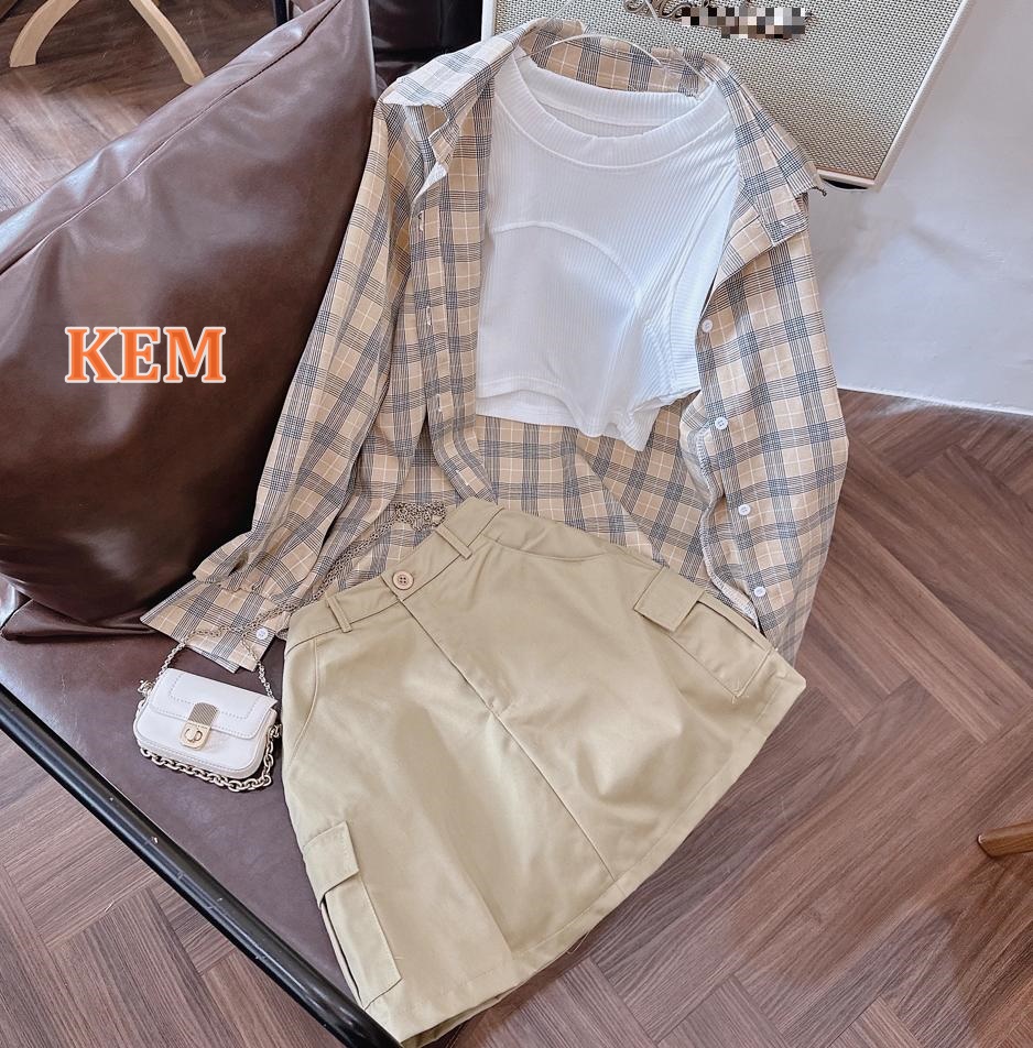 SET ÁO SƠ MI CARO RỘNG + ÁO CROPTOP THUN PASTEL + CHÂN VÁY NGẮN LƯNG CAO TÚI HỘP SUÔNG TRƠN DẠO PHỐ CÔNG SỞ DỰ TIỆC