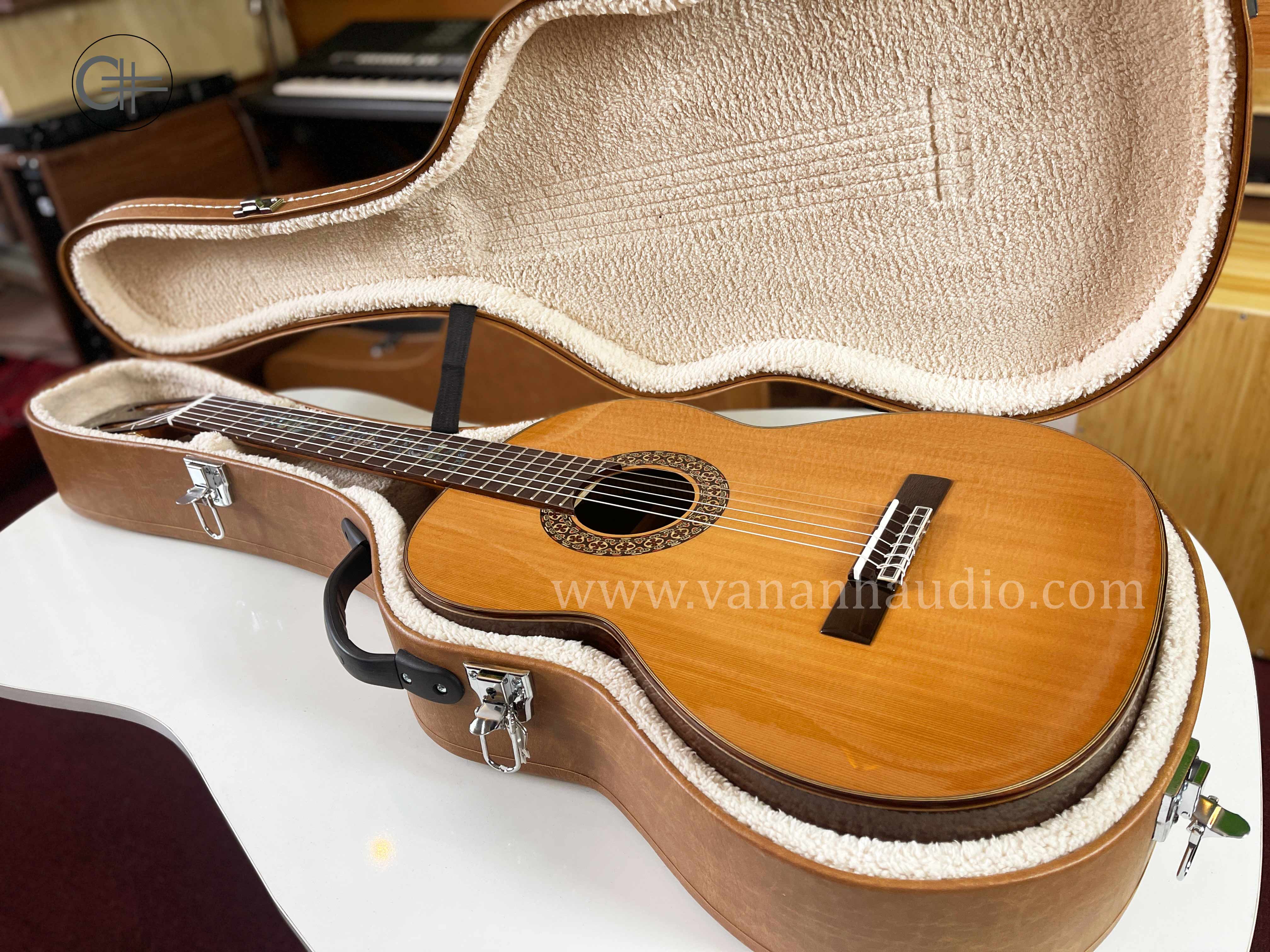 Đàn Guitar Classic Custom (Khảm Trai Vietcombank)