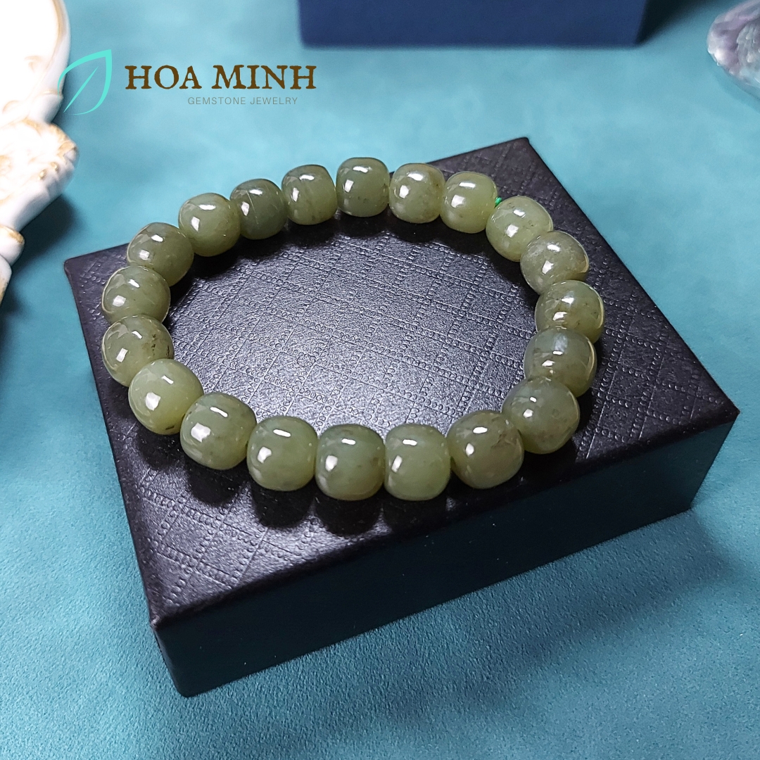 Vòng tay Ngọc Hoà Điền xanh lá cây hạt vuông size 10 li đẹp VIP