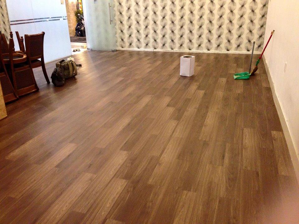Thảm lót trải sàn nhà màu vân gỗ sang trọng loại to kích cỡ 1 tấm 60x60cm, độ dày 1cm giữ ấm chân mùa thu đông, thiết kế đẹp sang trọng trang trí phòng ngủ, phòng khách, văn phòng
