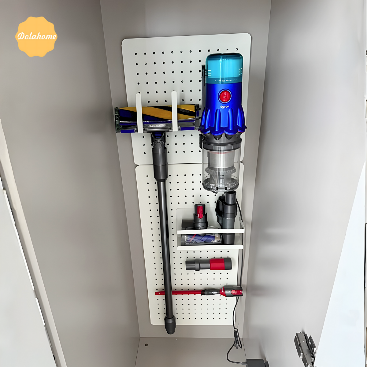 Bảng lỗ Pegboard Dola Home kim loại cao cấp. Kệ để máy hút bụi Dyson, đồ dùng gia đình và dụng cụ vệ sinh nhà cửa