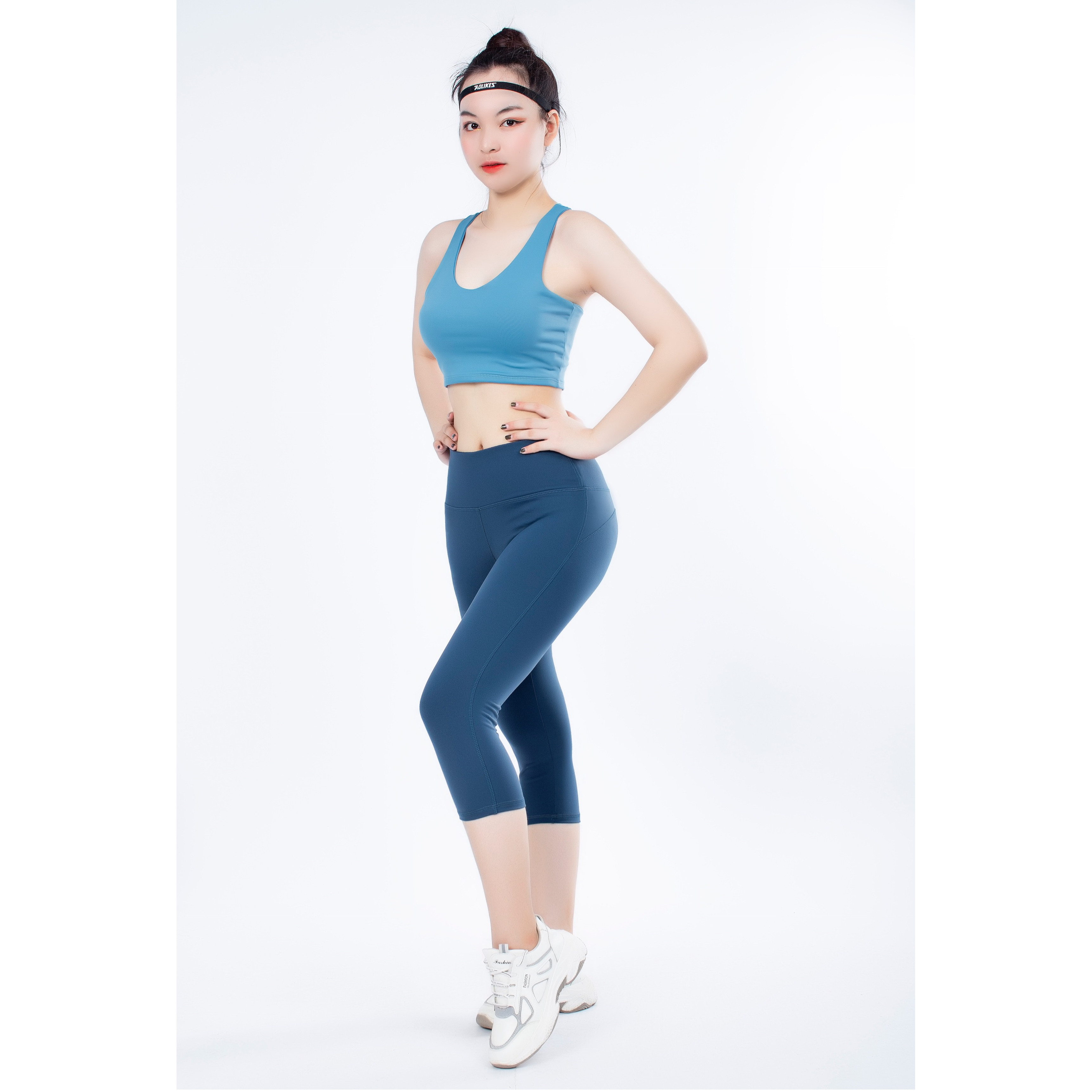 Quần lửng legging thể thao nữ trơn chỉ nổi nâng mông màu Xanh - QL503