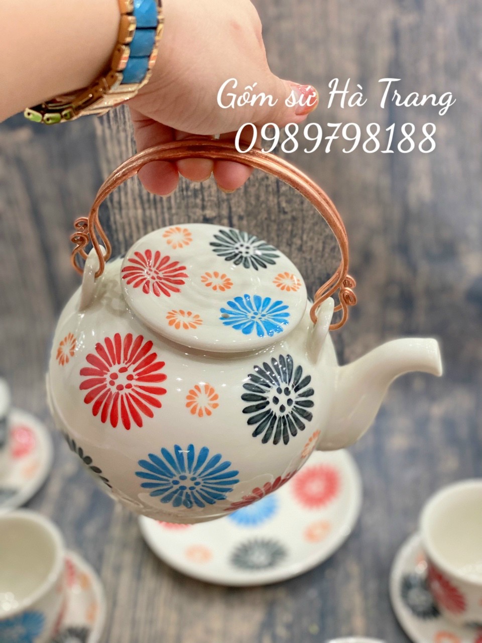 Bộ ấm chén gốm sứ Bát Tràng cao cấp xuất dư dung tích 650ml vẽ hoạ tiết cúc màu