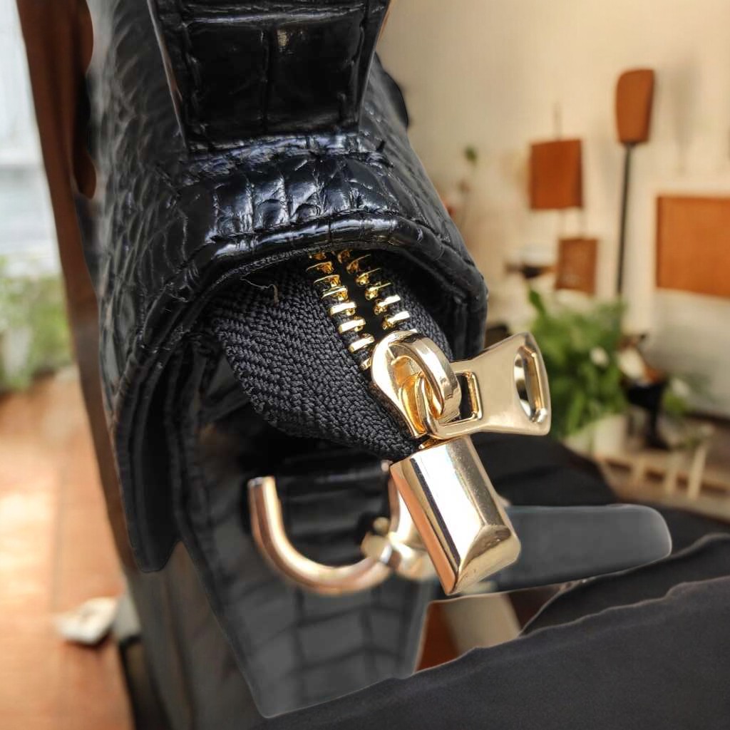 Túi chữ nhật Da cá sấu. Thiết kế đơn giản cho khách thích đổi kiểu!