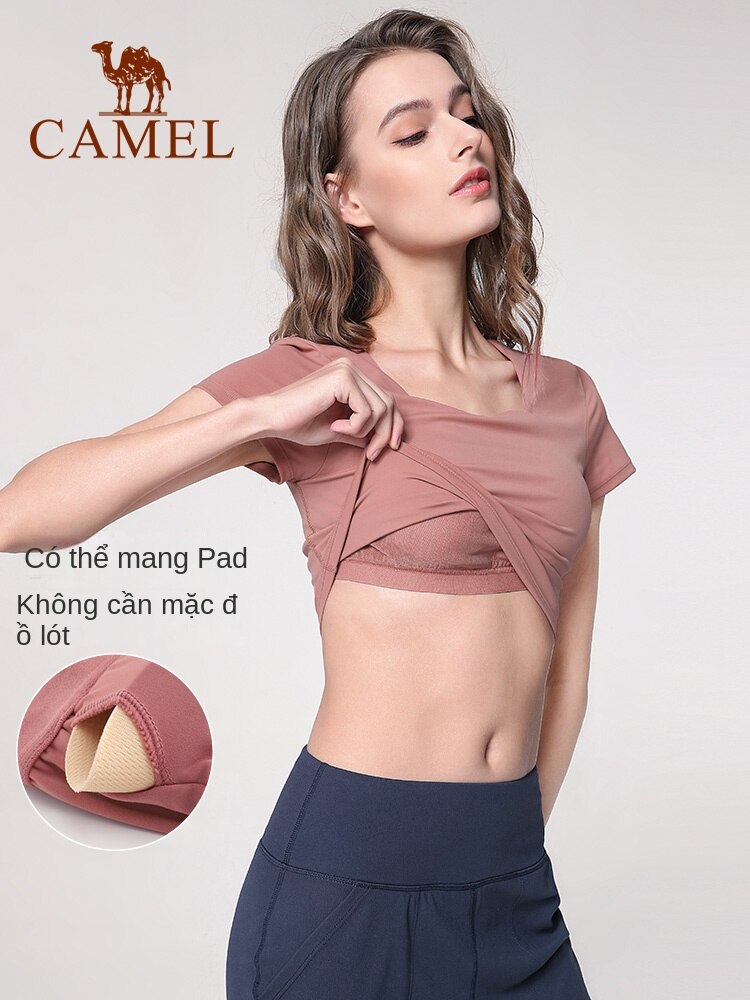 Quần áo yoga CAMEL Phụ nữ tay ngắn với đệm ngực tính khí cổ tích bó sát quần áo tập thể dục gợi cảm áo thun ngắn trên rốn