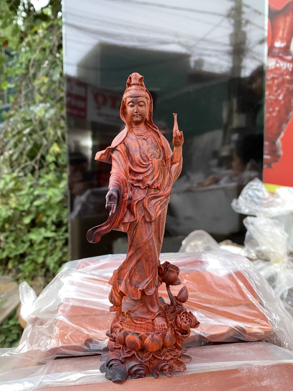 Tượng phật bà quan âm bồ tát bằng gỗ trắc kt cao 18×6×7cm