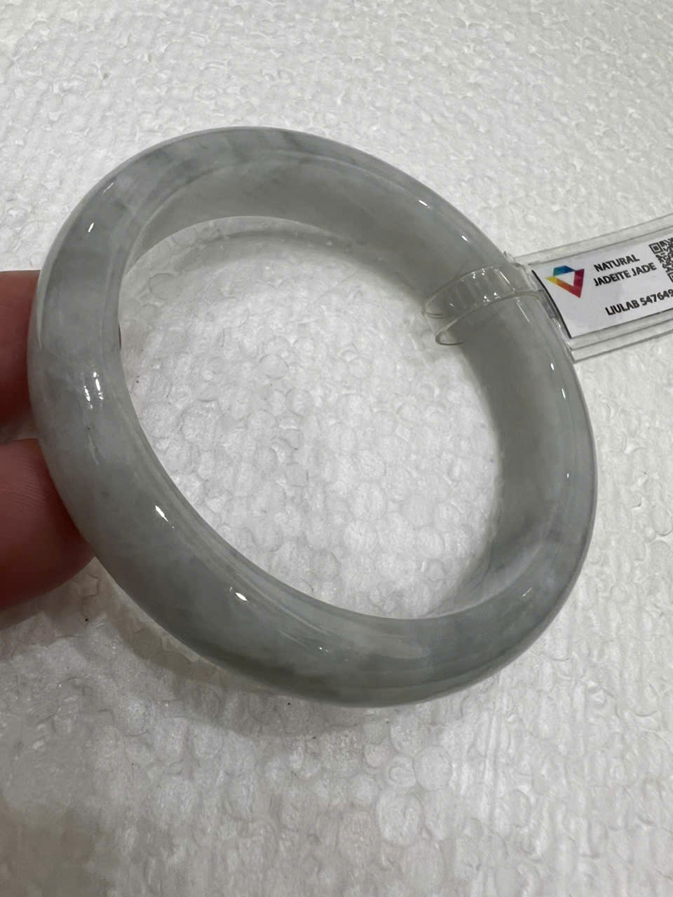 Vòng Cẩm Thạch Tự Nhiên Bản Hẹ Type A Ni 55mm Cao 12mm Dầy 8mm Kiểm Định Liulab 547649 Màu Trắng Bông Bông bóng sang đẹp xinh xắn các Chị mệnh Kim mệnh Thủy 53kg - 58kg đeo tay sang sịn ạ