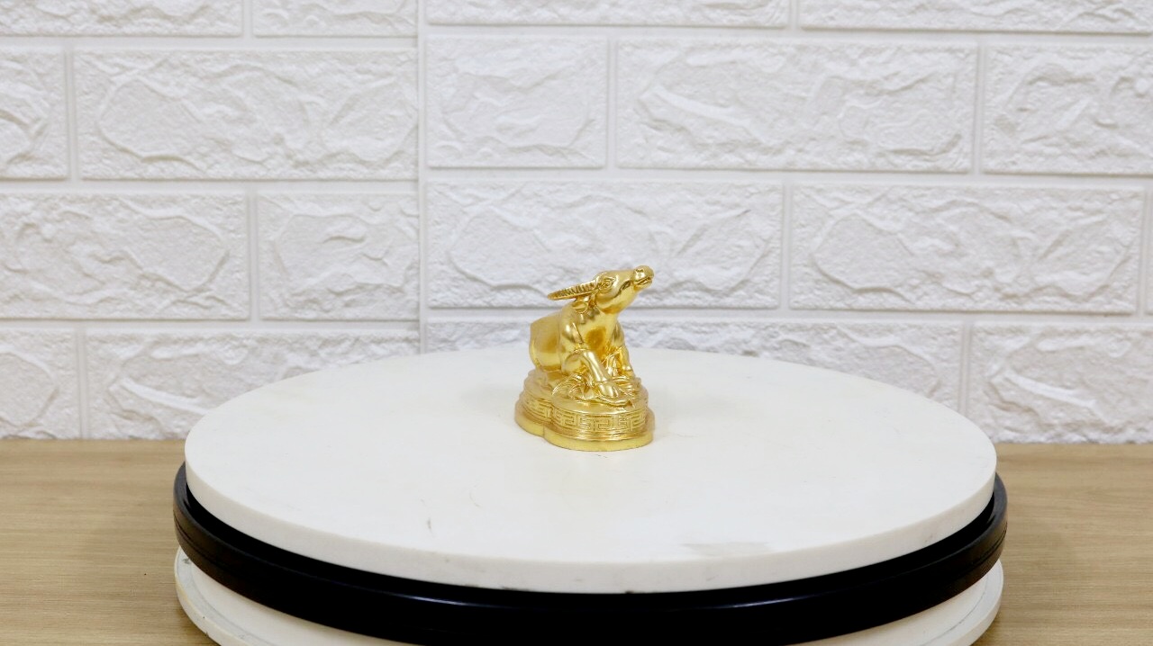 Tượng trâu bằng đồng mạ vàng 24K
