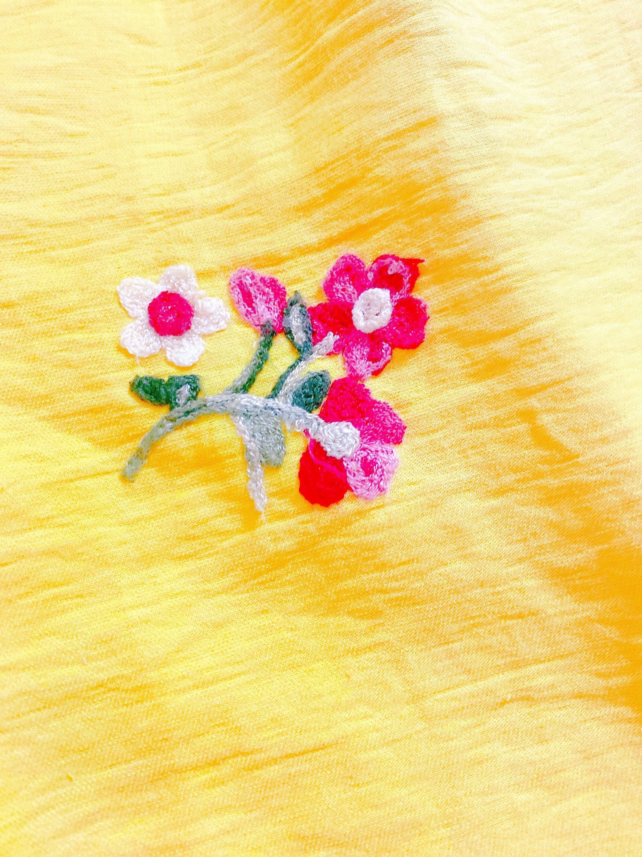 Đầm Nữ Vàng Chanh, Hoa Đỏ Thêu Tiểu Thư