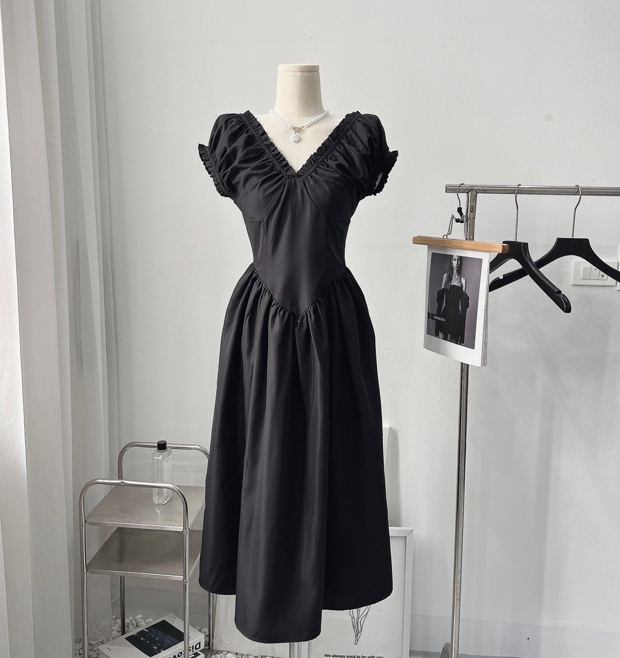 Đầm cổ v nhún vai dáng dài ulzzang