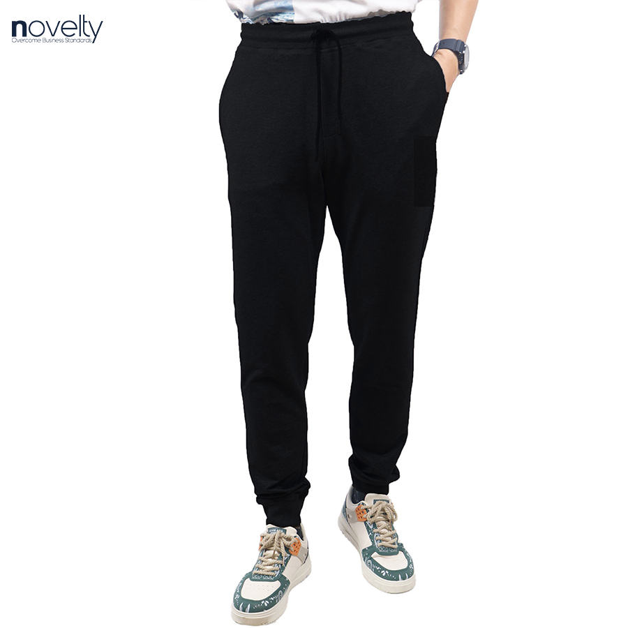 Quần jogger nam Novelty Regular fit trơn đen NQGMMDMT3R230543Q