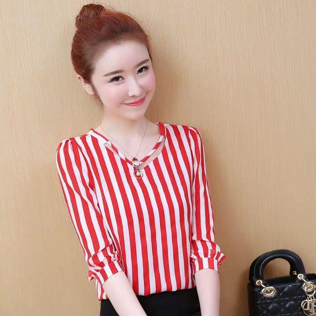 Áo sơ mi kẻ cổ choker