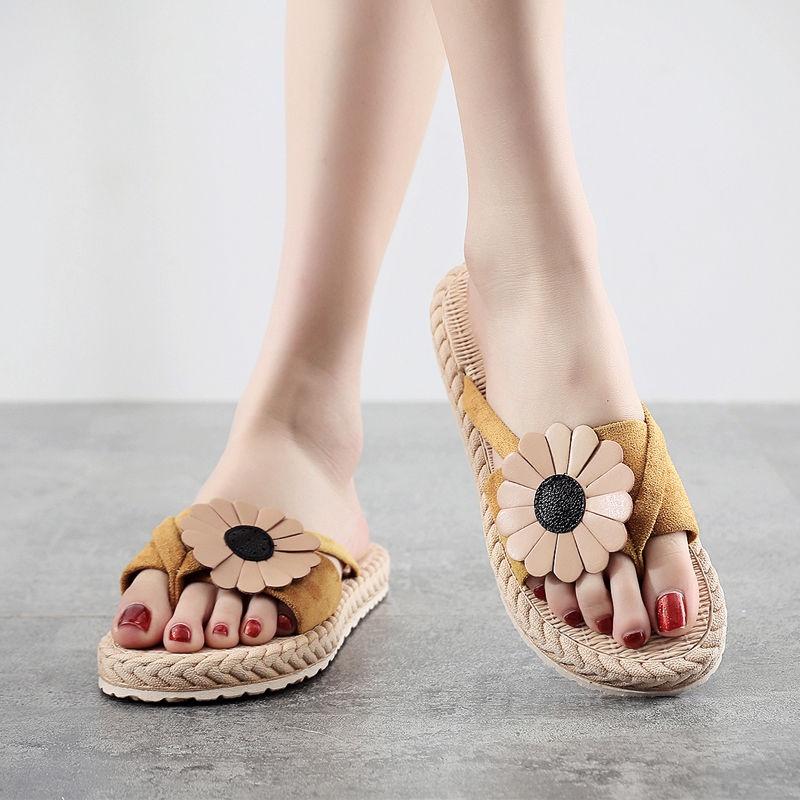 Women's summer's new flat slippers are worn for shopping, beach, beach, flip-flops, flip-flops