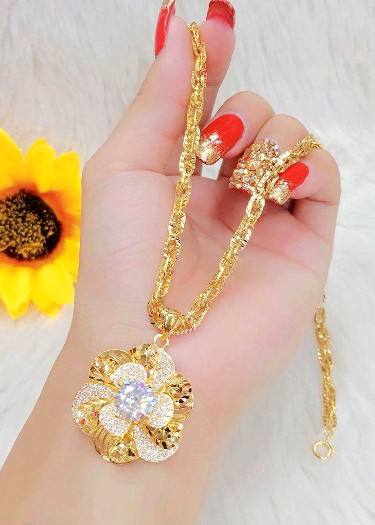 Dây chuyền nữ mạ vàng 18k mặt xoàn