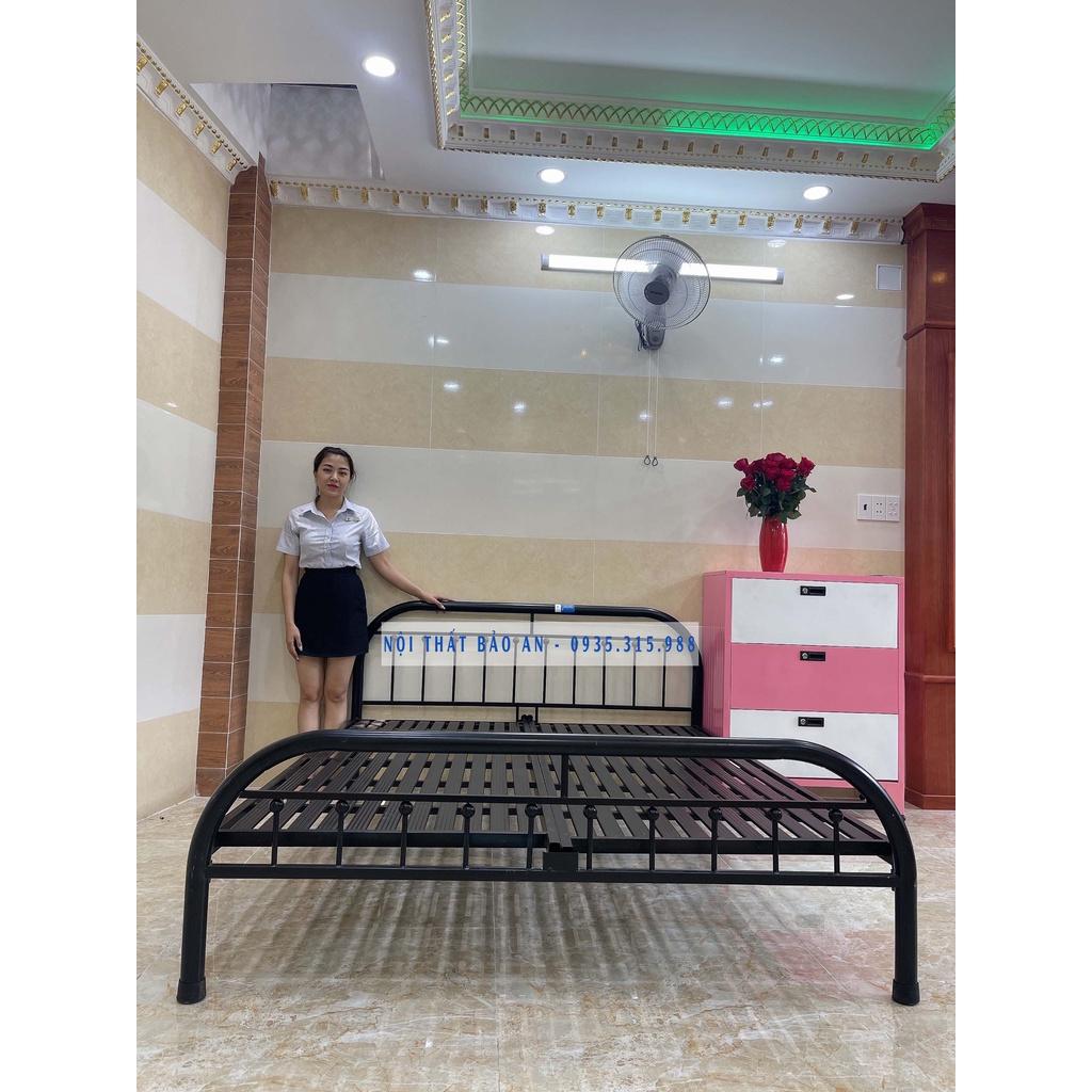Giường sắt kiểu bo góc rẻ đẹp - 1m8x2m - freeship hcm  - Nội Thất Bảo An