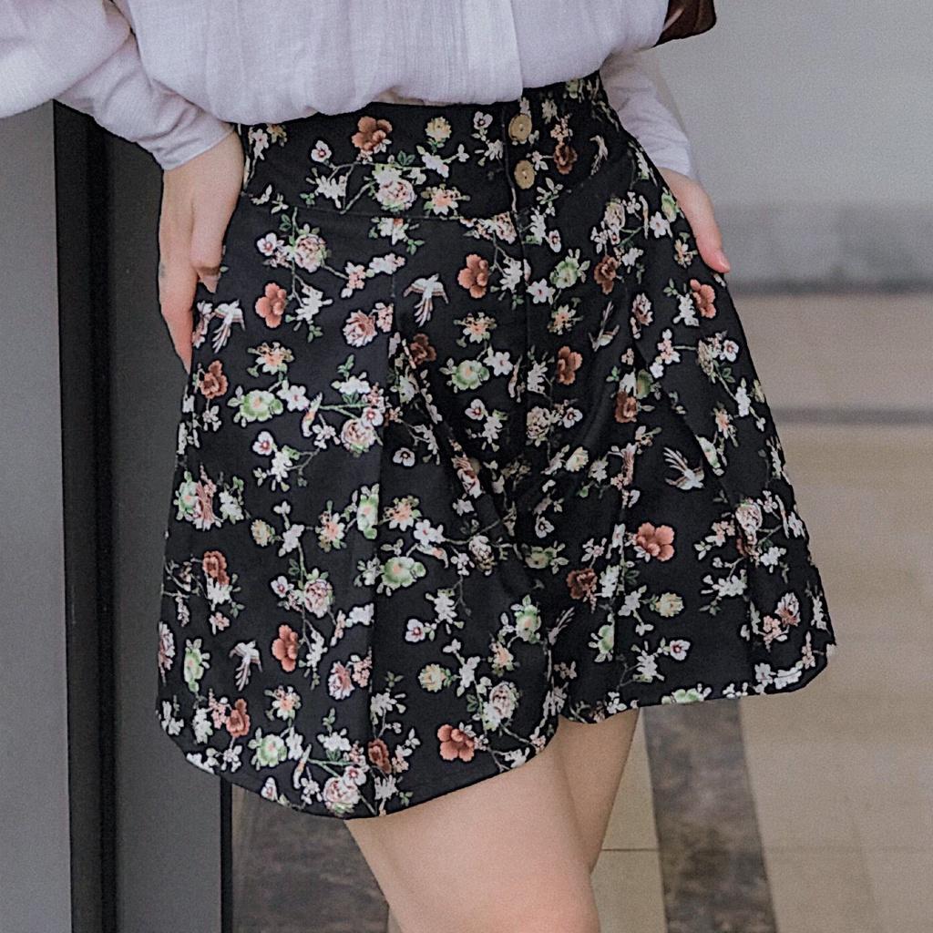 KIOBI – Quần shorts Summer form lưng cao, bản eo 7p, ống loe xếp li, lưng thun phía sau, vải kaki thun hoa - KIQ2062FL