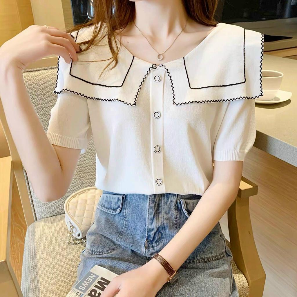 Áo len nữ Montoghi dệt kim CỔ LÁ SEN VUÔNG phối nút thanh lịch và nữ tính