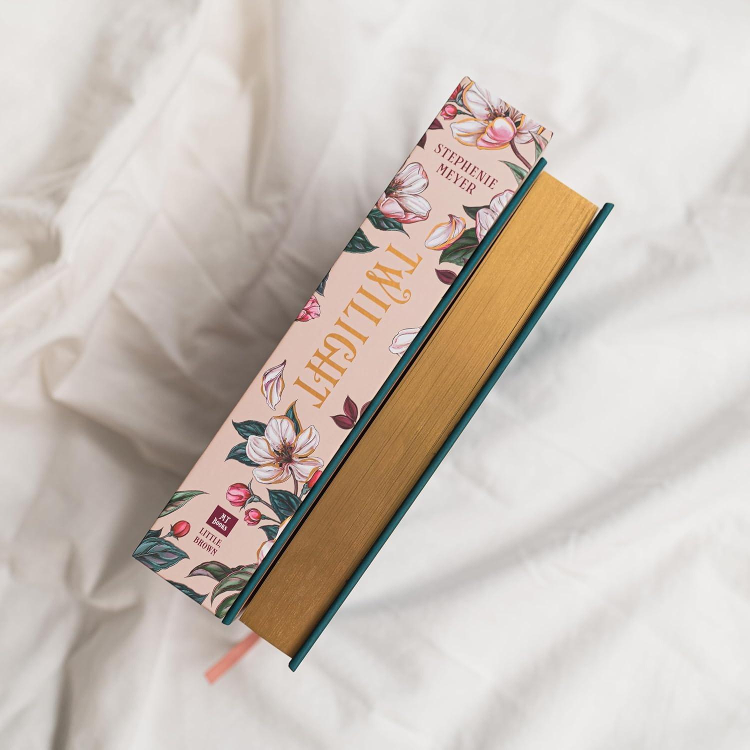 Sách ngoại văn: Twilight - Deluxe Collector’s Edition