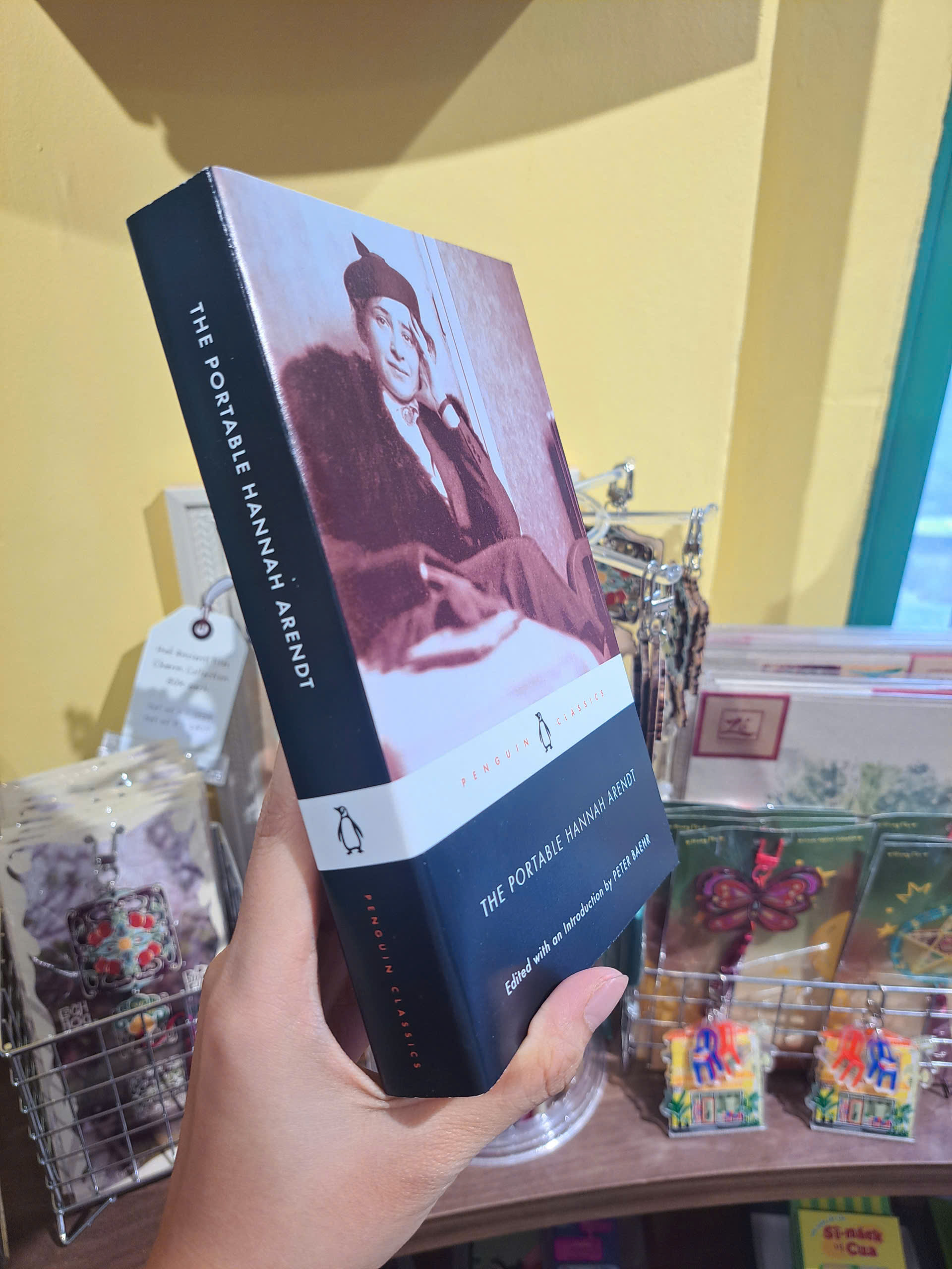 Sách - The Portable Hannah Arendt by Hannah Arendt | Philosophy / Politics / Triết học / Ngoại văn